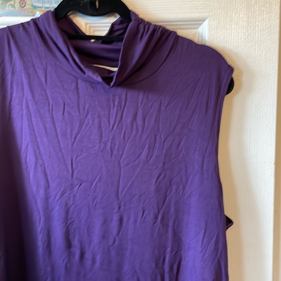 Sleeveless shell top - Picture 1 of 5